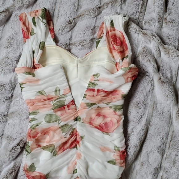 Venus Floral Blouse With Back Zipper - Picture 3 of 4